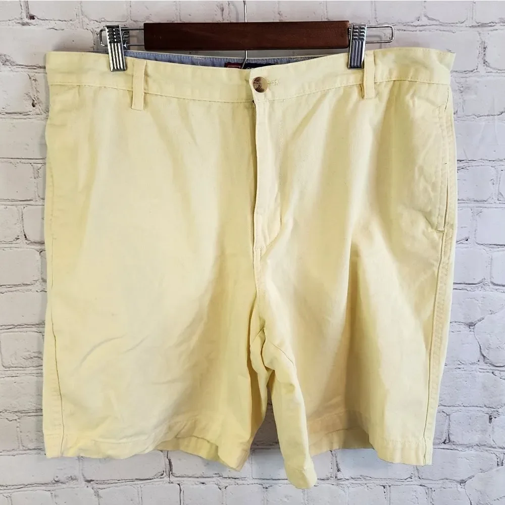Men's Chaps flat front shorts, size 38